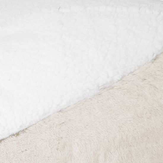 Cama Encorvada para Perros XL - Piel de Conejo Sintética Blanco 03