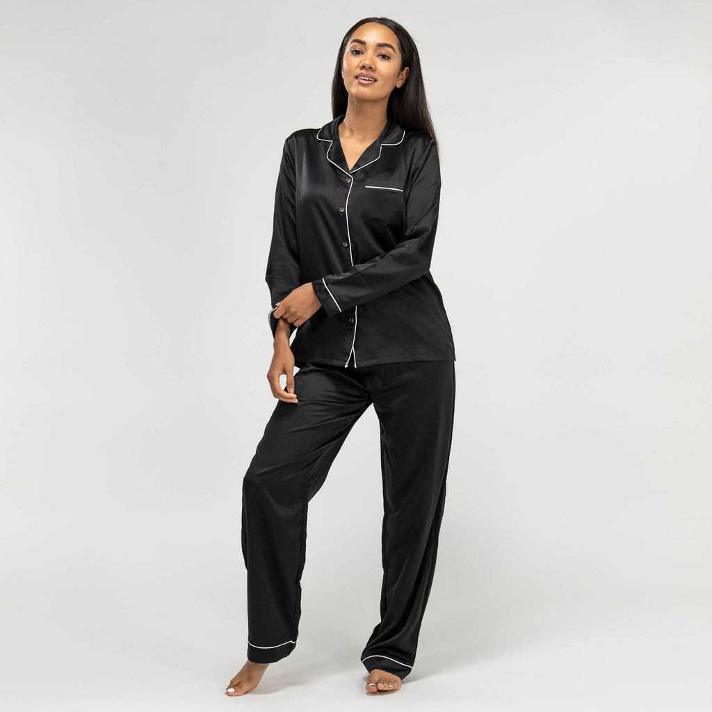 Pijama de Satén Negro para mujer 03