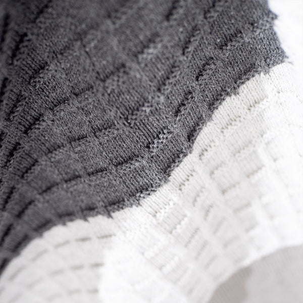 Manta de Sofá - Punto Bloque de Color Gris Fabric Close-up Image