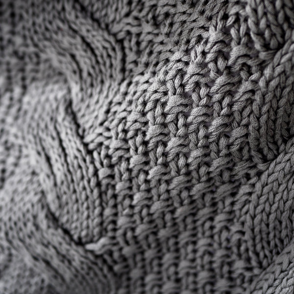 Manta de Sofá - Punto Cable Gris Fabric Close-up Image