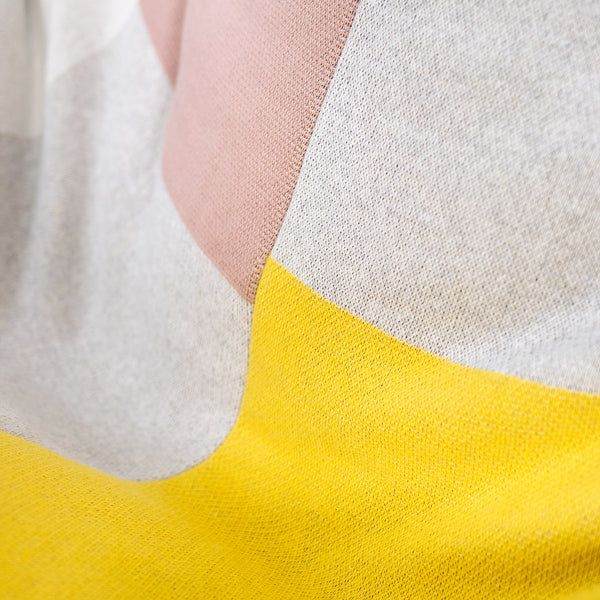 Puff Pera 'Relajarse' - Punto Bloque de Color Gris Fabric Close-up Image