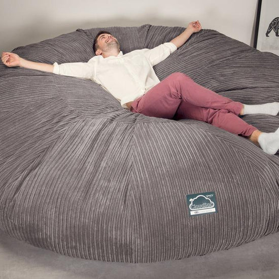 Lounge Pug, CloudSac 5000 XXXXXL, Sofá Puf Viscoelástico Titánico, Pana Clásica Grafito