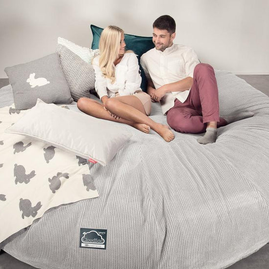 Lounge Pug, CloudSac 5000 XXXXXL, Sofá Puf Viscoelástico Titánico, Pompón Crema