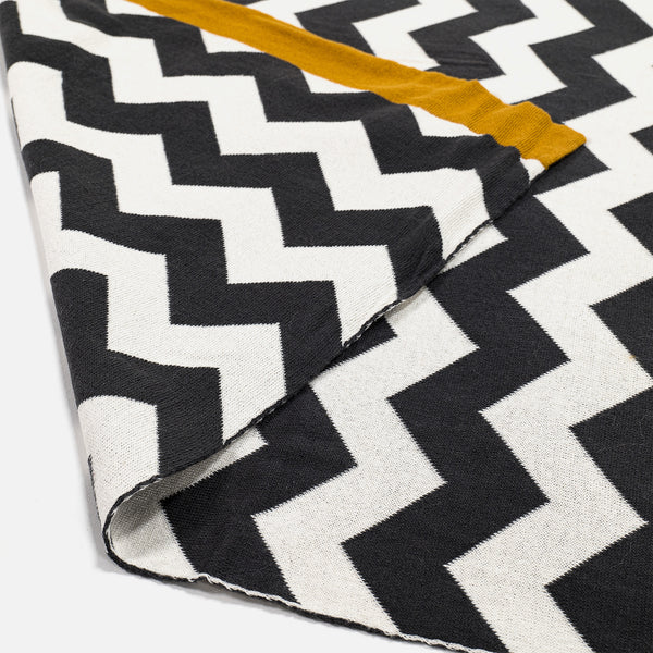 Manta de Sofá - Punto Aztec Fabric Close-up Image