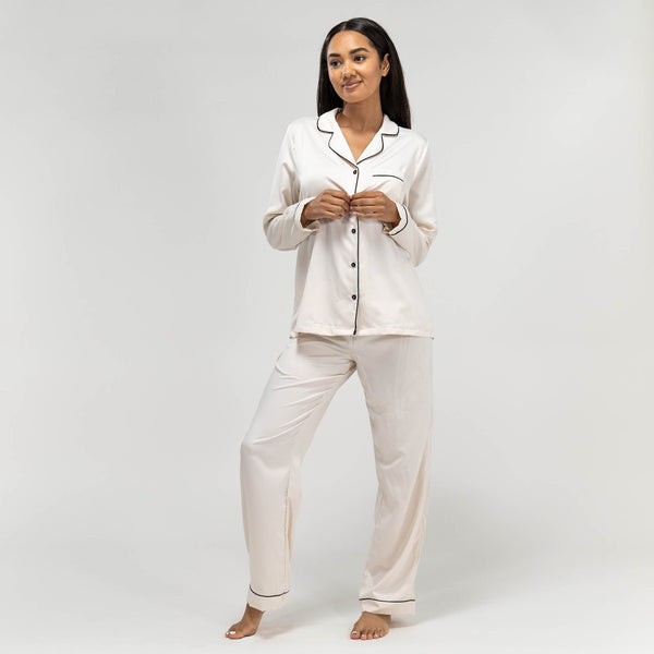 Pijama de Satén Crema para mujer 01