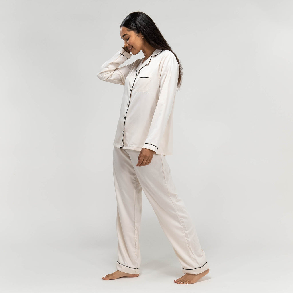 Pijama de Satén Crema para mujer 03