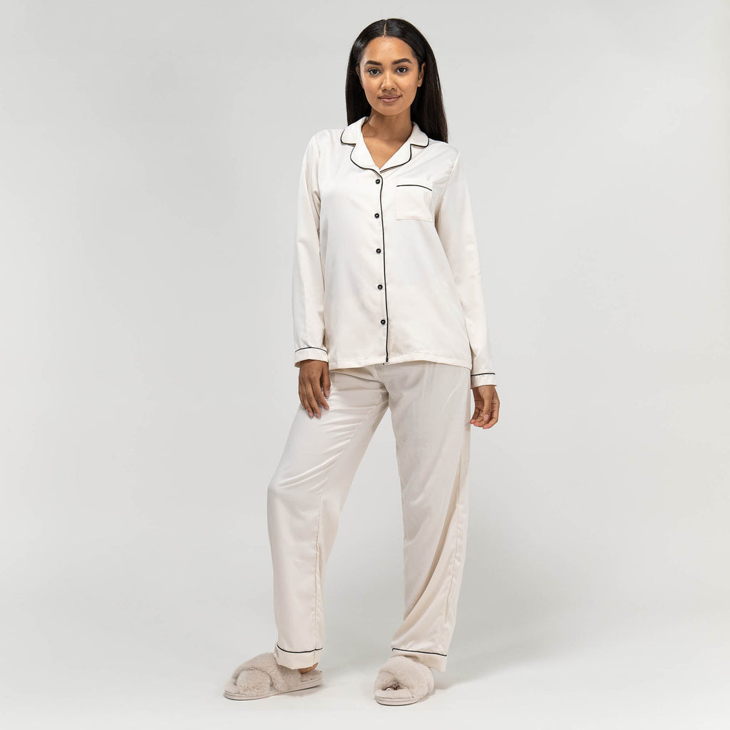 Pijama de Satén Crema para mujer 04