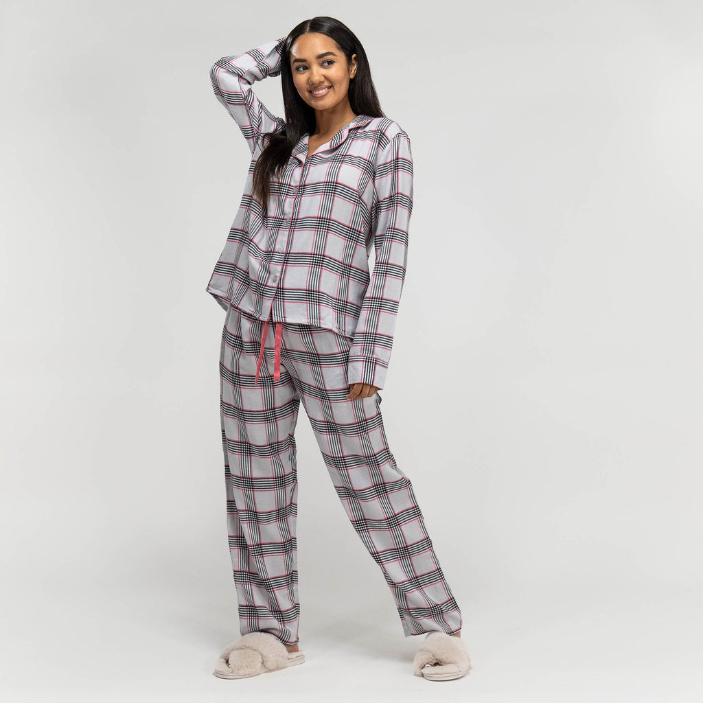 Pijama de mujer de Cuadros rosas 01