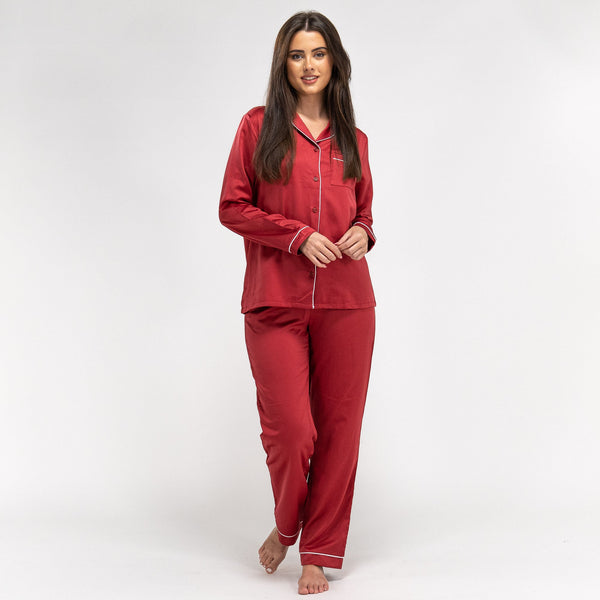Pijama de Satén Rojo para mujer 01