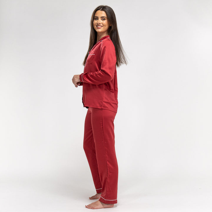 Pijama de Satén Rojo para mujer 02
